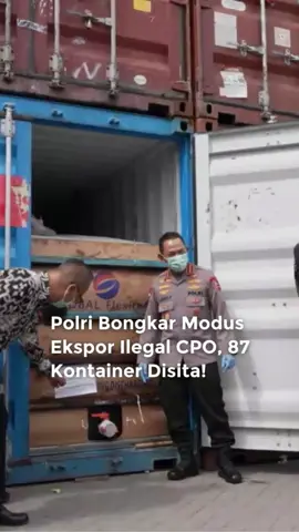 Dirjen Bea dan Cukai, Djaka Bhudi Utama, mengungkapkan bahwa sebanyak 87 kontainer dengan berat total 1.802 ton berhasil disita. Nilai barang ekspor tersebut mencapai sekitar Rp 28,7 miliar. Ia menjelaskan, penyitaan dilakukan setelah ditemukan adanya ketidaksesuaian antara data pemberitahuan dan isi sebenarnya. Berdasarkan hasil penelusuran, penegakan dilakukan pada 20–25 Oktober 2025 terhadap 87 kontainer milik PT MSS di Pelabuhan Tanjung Priok. Kapolri pun menambahkan, pihak kepolisian masih mendalami modus pelanggaran ekspor turunan CPO ini. Pasalnya, komoditas fatty matter termasuk yang tidak dikenakan bea keluar maupun pembatasan ekspor, sehingga diduga ada upaya untuk menghindari pajak dan memanfaatkan celah aturan. Baca berita selengkapnya hanya di detik.com! Creator: Naitun #detikcom #eksporcpo #eksporilegal #fattymatter #CPO