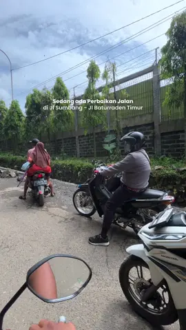 intip proyek pelebaran dan peningkatan jalan dari Karangcegak sampai  Limpakuwus sepanjang 6,5KM  Terlihat masih proses pempersiapkan bahu jalan dan Pengaspalan ulang yg di mulai dari Sikapat (Jl Baturraden Timur)  #InfoPurwokerto