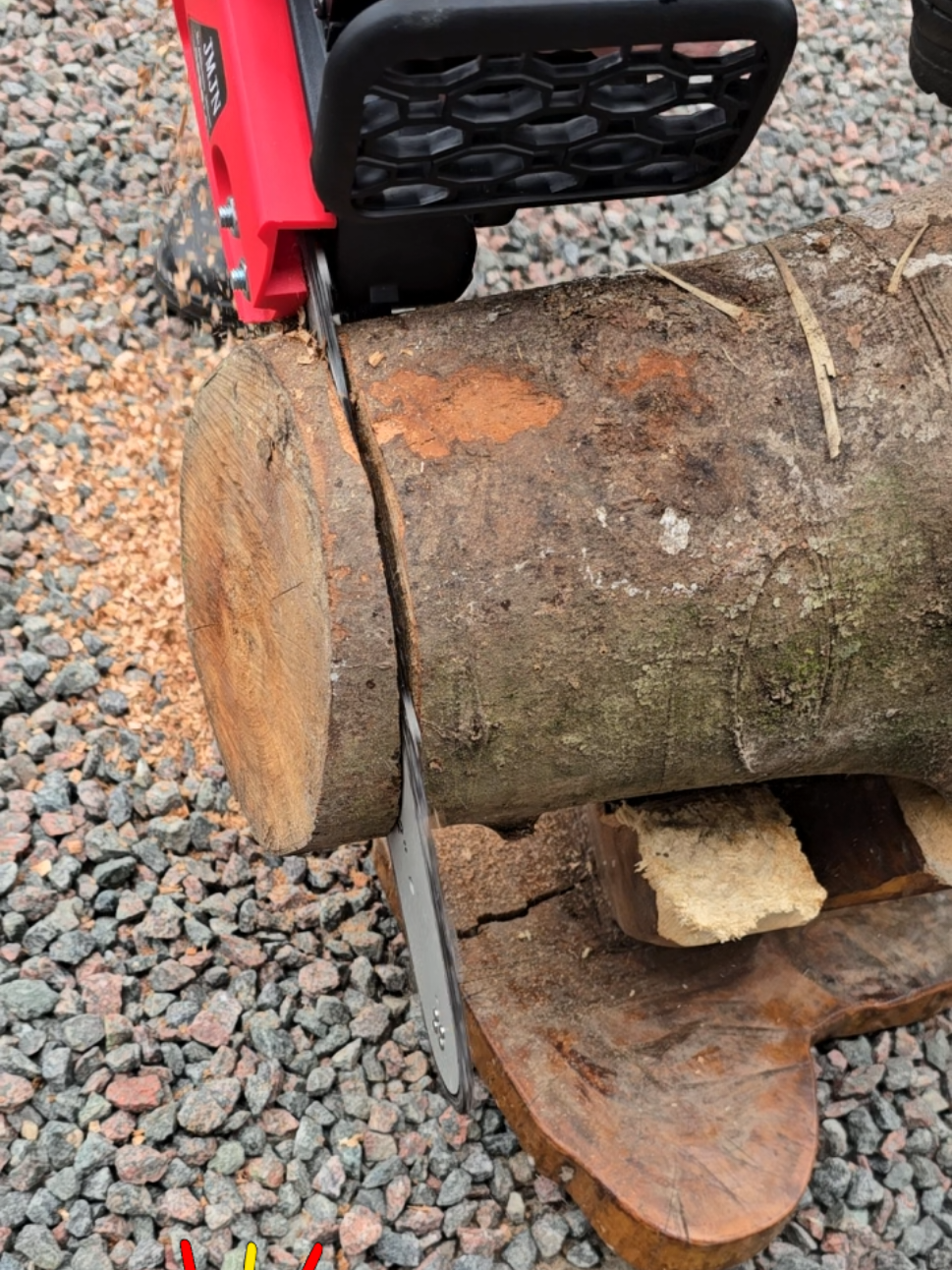 Motosserra a bateria, corta muito. Pra quem é robista, jardineiros, chacreiros, construtor civil, etc. #tiktokshopblackfridaybr #tiktokshop1111br #motosserraabateria #motosserra #motosserraeletrica 