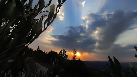 المواقف الصعبة تبني الأشخاص الأقوياء.🤎🪐.  #الحمدلله_دائماً_وابداً❤️ #تصويري📷 #الشعب_الصيني_ماله_حل😂😂 #CapCut #غيوم 