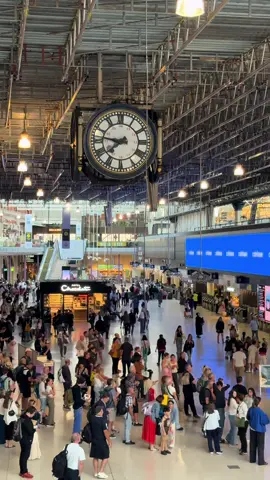 London Waterloo Station #london #londonstreets #welcometolondon #unitedkingdom 