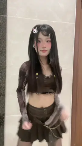 lina linaa😼#fyp #dancegirl #dancing #trending 