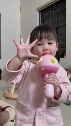 Kỹ năng biểu diễn khá tốt rồi đấy, chẳng mấy cháu nhận kèo đi hát sô kakaa #embemalum #microdochoichobe #dochoitreem #xuhuong 