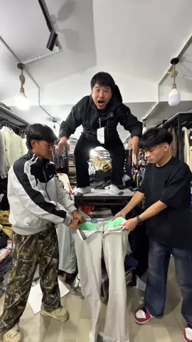 खत्रै जापानिज पाईन्ट🤣 