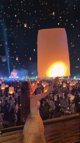 Nhất định phải tận mắt nhìn khung cảnh này 1 lần .The Chiangmai CAD Khomloy Sky Lanterns Festival 2025 #ลอยกระทง #โคมลอย #lanternfestival #skylantern #fireworks
