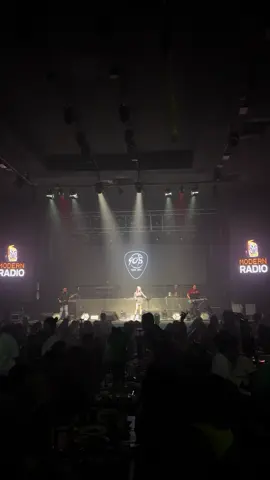 ချစ်ခြင်းကို မခွဲပါနဲ့😔#thursday #foryou #modernradio📻 @90's Music Band 