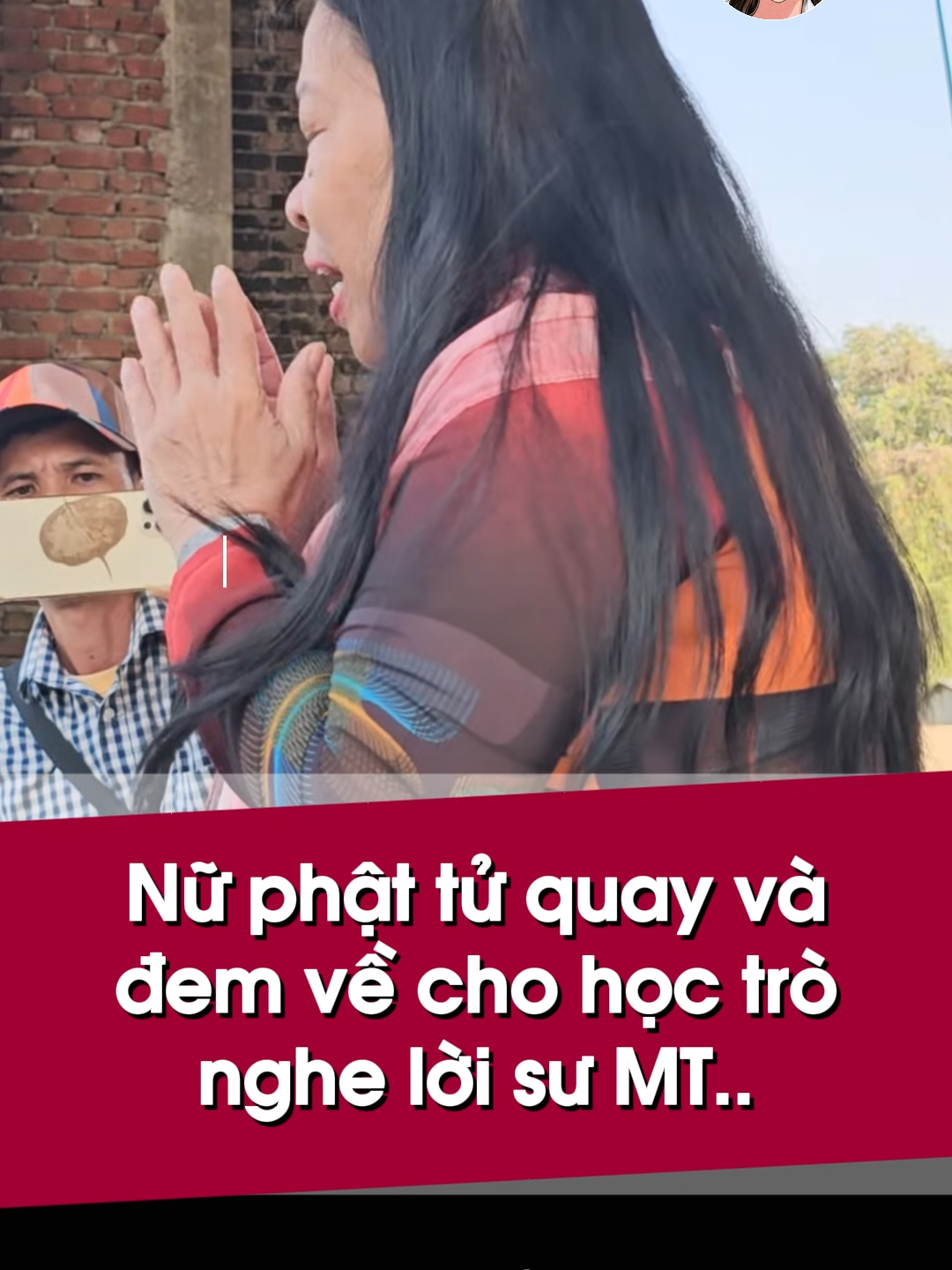 Nữ phật tử quay video và đem về cho học trò nghe những lời sư Minh Tuệ#ebook25