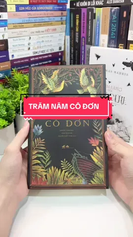 Trăm Năm Cô Đơn – Bản Giao Hưởng Của Thời Gian, Định Mệnh Và Sự Cô Độc Của Con Người Có những ngôi làng chỉ tồn tại trong trí tưởng tượng, nhưng lại thật đến mức khiến bạn nghe được tiếng thở dài của thời gian. “Trăm Năm Cô Đơn” dẫn bạn đi qua bảy thế hệ của gia tộc Buendía, nơi tình yêu, dục vọng, quyền lực và cô đơn đan vào nhau như một vòng lặp định mệnh. Mỗi nhân vật đều khao khát thoát khỏi sự cô độc, nhưng càng vùng vẫy, họ càng bị chính ký ức, huyết thống và ảo vọng của chính mình trói buộc. Thời gian không trôi, nó xoay vòng – khiến cái chết và sự sống trở nên liền mạch, khiến nỗi cô đơn mang hình hài vĩnh cửu. “Cô đơn không giết chết con người, mà khiến họ bất tử trong nỗi nhớ của chính mình.” Tác giả viết bằng thứ ngôn ngữ trầm và lắng, nơi hiện thực và huyền ảo hòa tan vào nhau – khiến người đọc vừa say mê, vừa day dứt. Nếu bạn từng thấy mình lạc giữa đám đông, khao khát được thấu hiểu nhưng chỉ nghe tiếng vọng của chính mình – “Trăm Năm Cô Đơn” sẽ khiến bạn nhận ra: đôi khi, cô độc chính là cách con người tồn tại sâu sắc nhất.#kinhnghiemsong_book #sach #sachhay #tramnamcodon 