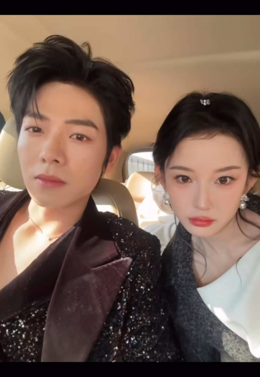 [🦊🐰 | 6/11/2025 | 🎺] Có danh có phận khác hẳn nhỉ 😌 Trước toàn xuất hiện góc góc, giờ cứ quang minh chính đại lên hình 😌 Đề nghị anh zai nào đó bù thêm cho chúng tui 1 bài đăng nick phụ nữa đi 😌  9/11 này lên thêm 1 bài nữa được ko 🥹  #落日雨辉 #tanghuyhanvudong #zenghuihanyutong #曾辉韩雨彤 #lacnhatvuhuy 