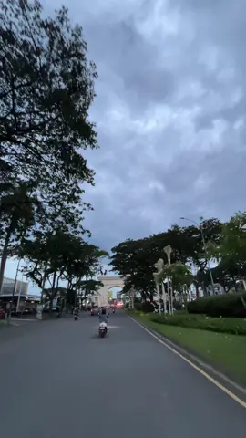 Bukan betah tapi butuh, bukan  kuat tapi terbiasa #citrarayatangerang #fyp #xcyzba #tangerang #fypage 