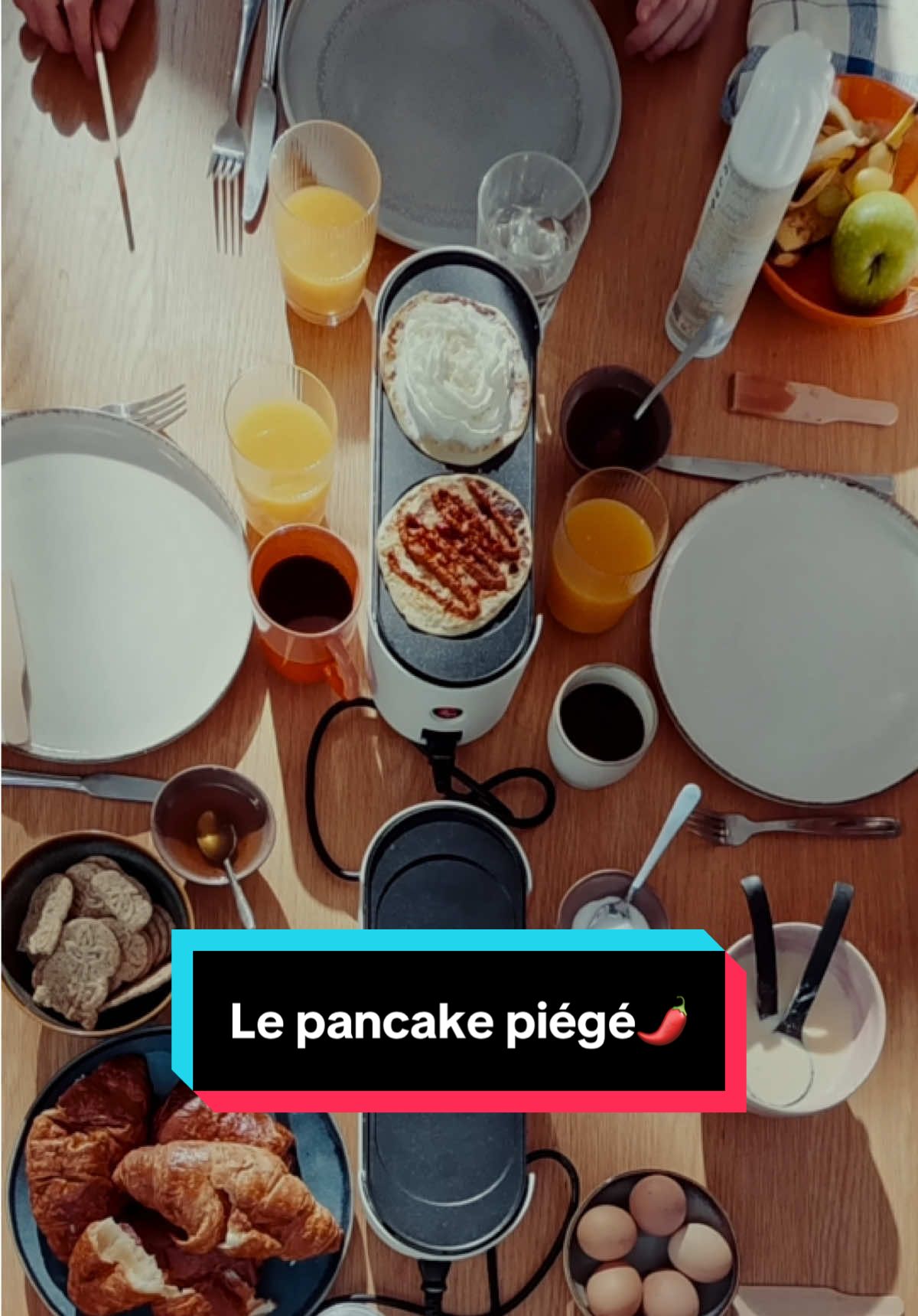La saison de la raclette est lancée, et pour l'occasion, on s'est lancé un petit défi avec notre appareil à raclette qui intègre maintenant une fonction pancake 👀 Quelle était le pire selon vous? #raclette #multiplug 
