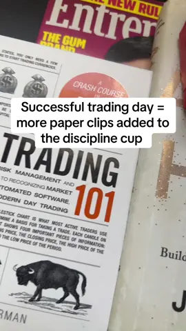 We’re back on track! Use this discipline cup method in your every day trading and life. Add paper clips to your discipline cup when you follow your rules and process and once it’s full treat yourself with some special 🎁 #SULTANTRADES #futurestrader #mindset #stockmarketforbeginners #daytrading