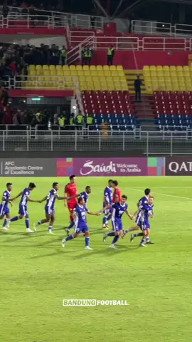 respek pemain Persib sama Bobotoh #masukberanda #ultraspersib #fyp 