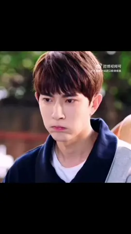 Vu mong lung _ em là ai! Từ đâu đến sao thế giới phải khóc vì em, chỉ là người lạ thôi mà ai cũng khóc thân em như đóa sen trắng giữa bùn lầy tăm tối  #vumonglung#xuhuong  #justiceforyumenglong 