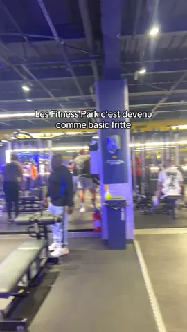 Y’en a la moitié qui s’entraîne mdr #Fitness #fitnesspark #sport 