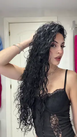 publi Mi rutina de rizos actualizada con Les Secrets de Loly (la próxima vez intentaré no tardar siglos en hacerla, perdonadme amores JAJAJAJ💋💝) Ellos tienen la rutina ideal para todo tipo de cabello rizado @Les Secrets de Loly @SEPHORA España #LesSecretsdeLoly Disponible en Sephora online y tienda (Madrid Sol, Málaga, Barcelona Diagonal y Triangle).