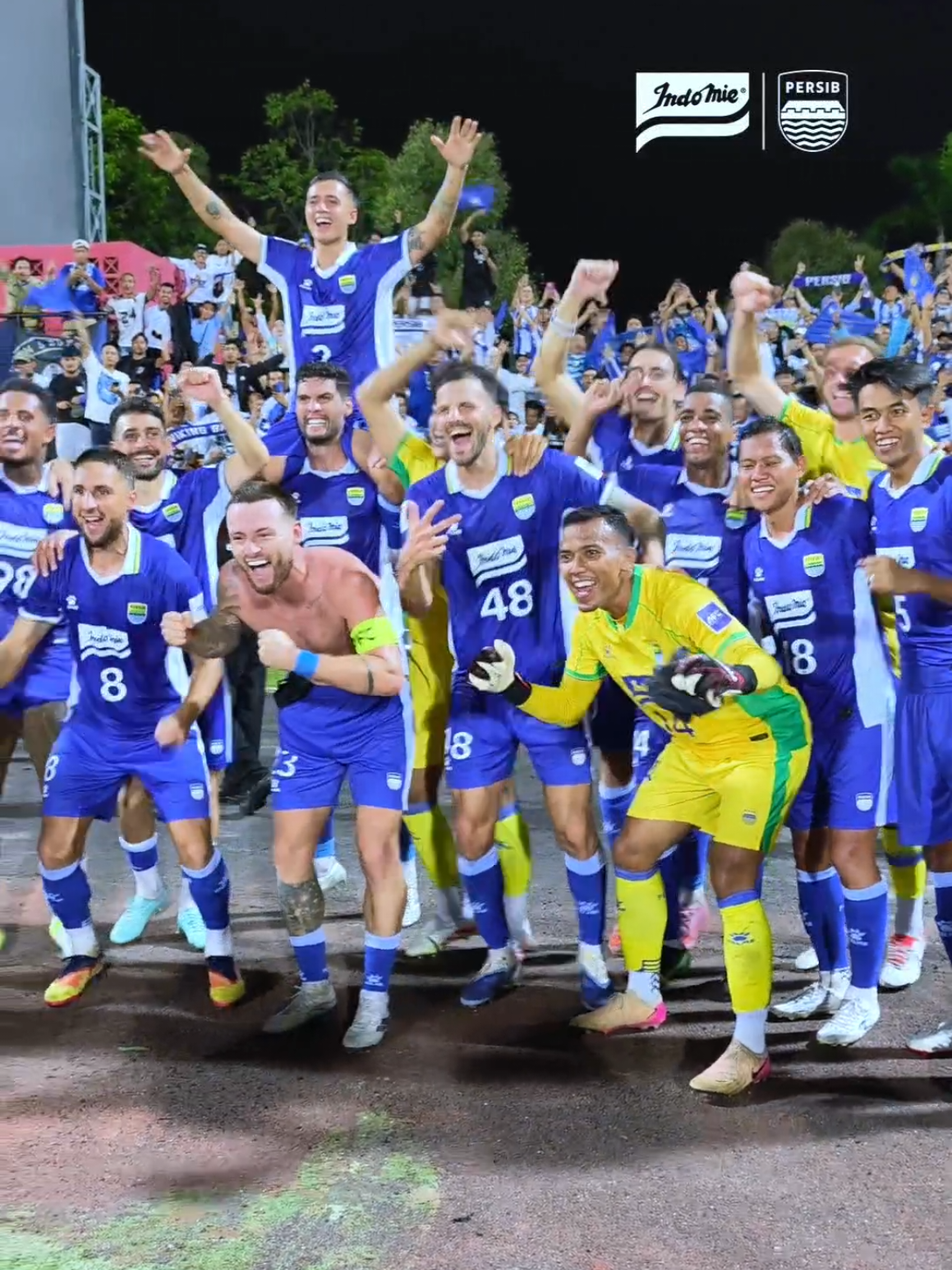 Perjuangan luar biasa ditutup dengan poin sempurna di menit akhir!  THIS IS PERSIB! BANDUNG MENTALITY 🔥 Hatur Nuhun Bobotoh! Malam luar biasa untuk kita rayakan di Malaysia🤝 Supported by Rumah Indofood #PERSIBDAY #WeArePERSIB #ACLTwo #SemangatBandungTaklukkanAsia