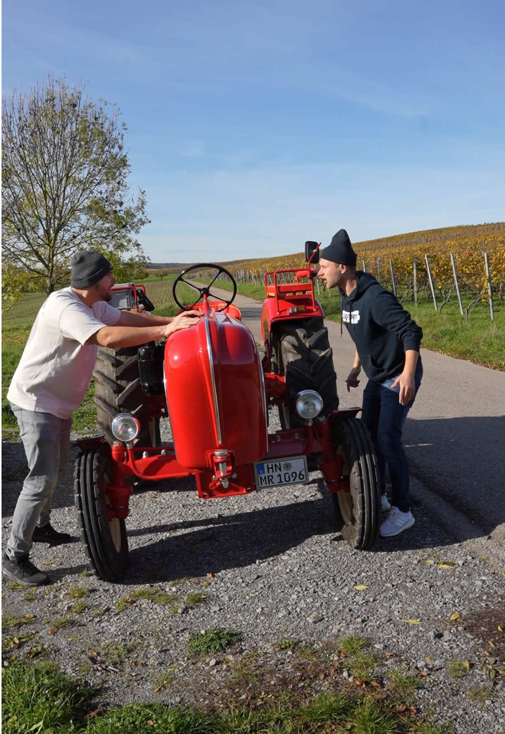 Kommunikation in der Stadt vs im Dorf 😂 #dorf #dorfvsstadt #stadtkinder #dorfkinder