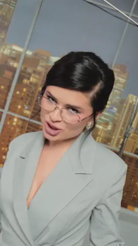 Як вам цей образ в кліпі?))