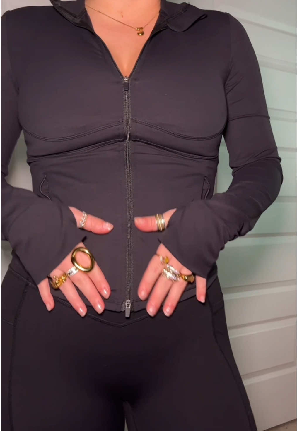 this @Halara_official jacket is even better than my lemon one & thats saying something 🤭 #halara #halarajacket #curvyjacket #falloutfit #tiktokshopnewarrivals 