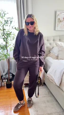 Who doesn’t love a good matching set from gap?!  #gap #gapoutfit #OOTD #30daysofoutfits #momootd 