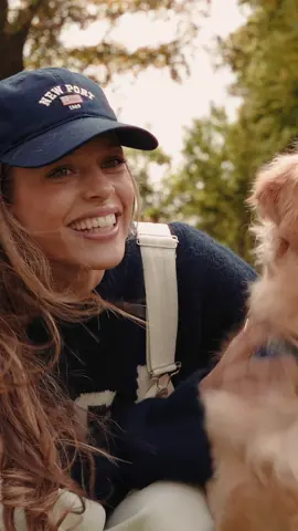 Ad | Een paar maanden geleden begonnen america_today en ik aan iets wat zo leuk bleek, een eigen collectie samen 🫶🏼 We wilden die Amerikaanse vibe echt de ruimte geven, met dat speelse, preppy gevoel van de Hamptons en natuurlijk mooie denims (altijd). 💌 Alles kwam eigenlijk supernatuurlijk samen, bijna geen samples nodig, alles klopte gewoon meteen. Ik had een moodboard gemaakt met precies de sfeer die ik voor me zag, en America Today heeft dat zó goed neergezet van de items zelf tot de campagne, de shoot en het hele event. 🤍 Ik ben echt zo dankbaar en excited om dit eindelijk te delen. Ben heel benieuwd hoe jullie de collectie gaan dragen (en welke pieces jullie fave worden xx).