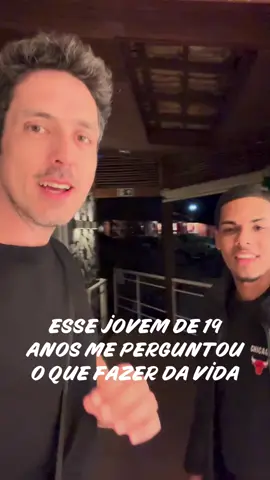 Quando a curiosidade bate, as perguntas vêm! 🤔 Confira essa pergunta inusitada que o jovem fez e não perca os cortes incríveis do @tiohuli! #ReflexõesDivertidas 
