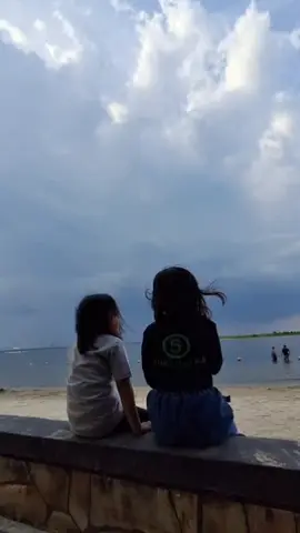 Semoga masa2 kecil mu, selalu bahagia putriku😘#fyppppppppppppppppppppppp #video #pantai#2025 