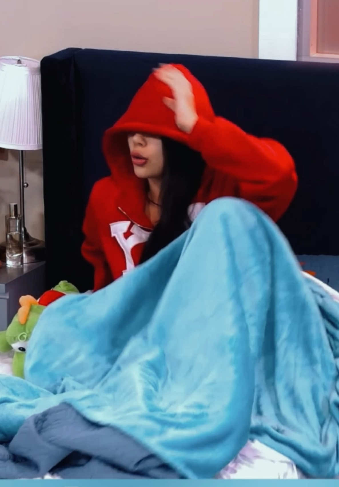 😠 La tensión sigue después de la salida de Dani Barranco de La Casa de Alofoke. Mariana Zapata y La Fruta tuvieron una fuerte discusión por todo lo ocurrido tras la partida de Dani, cruzándose reproches y palabras directas. El ambiente se calentó y quedó claro que la salida de Dani todavía está generando conflicto entre los demás. 💬 Una escena intensa que muestra cómo la ida de Dani Barranco sigue dejando huella. #MarianaZapata #LaFruta #DaniBarranco #jlexis #michaelflores 