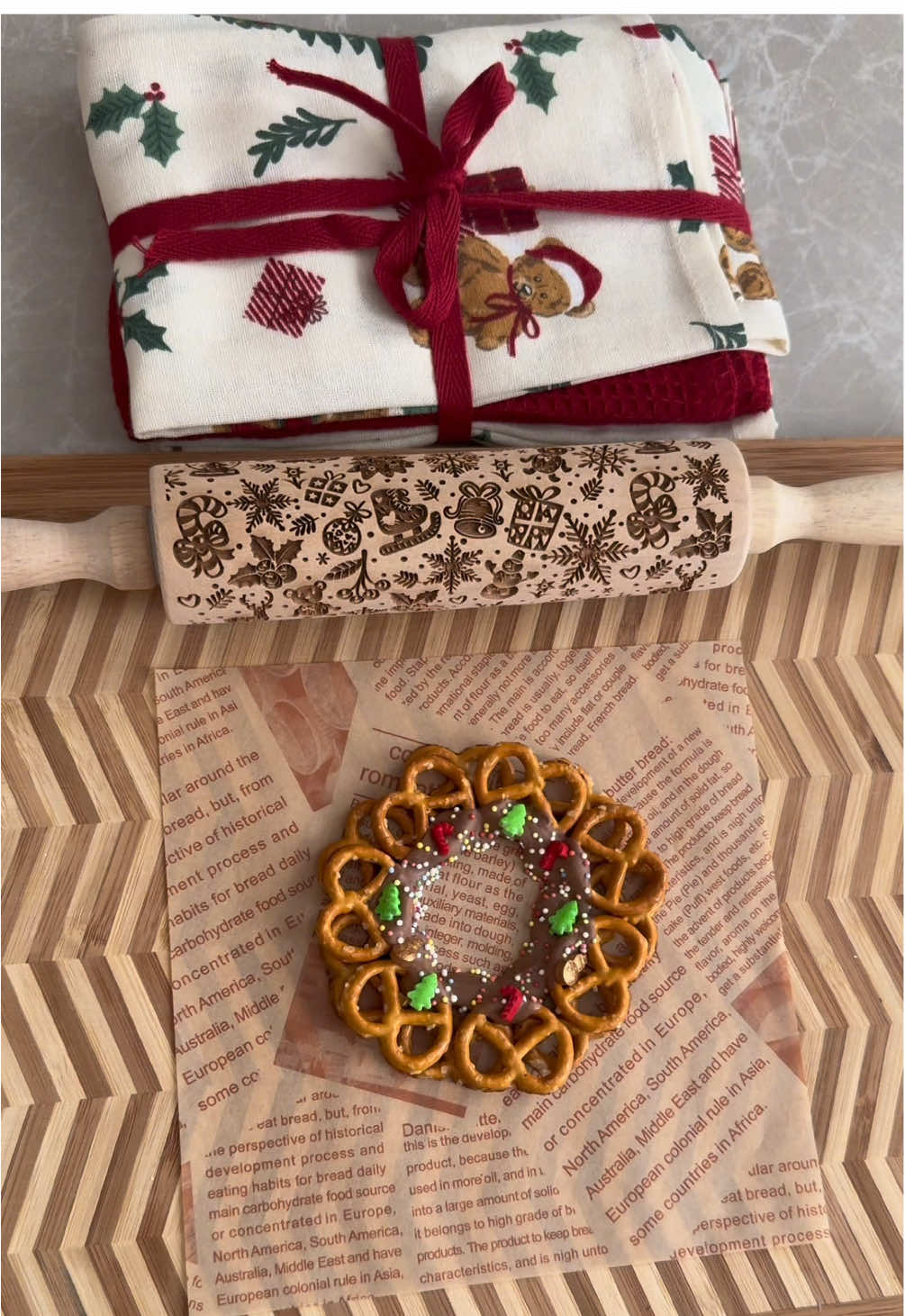 Chocolate Pretzel Wreath 🍫🥨🎄 Perfect DIY Holiday Treat! #christmasdessert #nobake #christmasfood #christmasbaking #viralvideo❤️ 