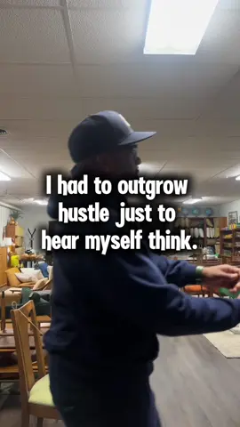 I had to learn the hard way—being busy isn’t the same as building. If you’re stuck in motion, ask yourself what it’s costing you. #ericthevintagehunter #resellerlife  #vintagetok #pickertok 