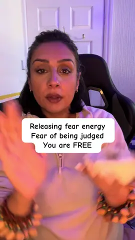 Releasing fear energy, fear of being judged, you are free. To accept this reiki Comment yes or I accept. #asmrreiki #reikihealing #reikienergy #badenergy 
