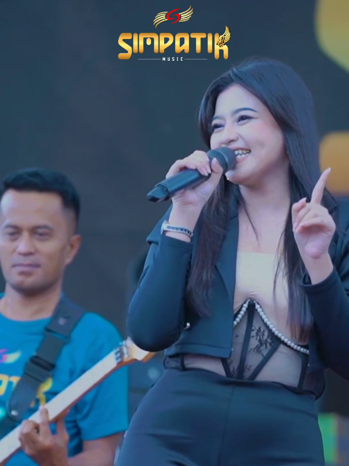 1001 MACAM - @riaameliaandr_ (@simpatikmusicofficial LIVE KARANG ANYAR MALANG)  @abrf9 @ramayanagayabebas @rnb_lighting1 