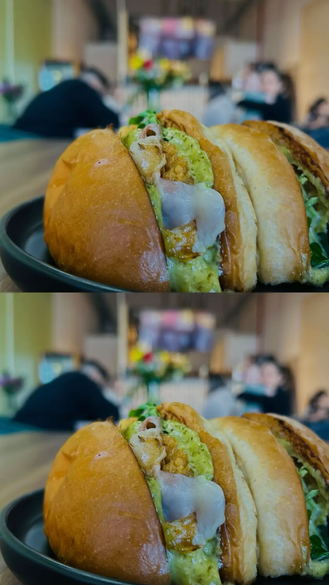 Chicken Burger-ul care schimbă jocul! 🔥 Pui crocant, mortadella fină, provolone topit și rucola fresh — combinația perfectă pentru pofticioși adevărați. Știi unde ne găsești 😁 📍Moinești, zona Kaufland #foryouu  #Luneriabistro  #kauflandmoinesti  #burgerhouse 