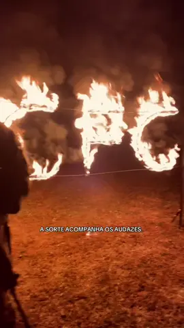 Significa que a sorte não é um acaso, mas uma consequência da coragem de agir quando os outros hesitam, de avançar mesmo diante do risco, de apostar tudo quando a maioria recua. A sorte não escolhe os prudentes — ela caminha ao lado dos que têm peito para desafiar o impossível. #exercitobrasileiro🇧🇷 #military #infantaria #cfc 