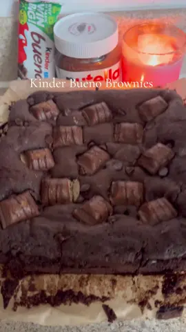 Kinder Bueno Brownies⬇️❤️ Freeze 9 tsp of nutella spread or kinder spread. Brownie Batter Caster sugar 125g Light brown sugar 50g Unsalted butter 130g Dark chocolate 100 (25g for the top) Self raising flour 65g Cocoa powder 50g Eggs 2 CHopped kinder bueno for the top Chocolate chips 50g (half for the batter half for the top)  Method  Preheat oven to 150/170 degrees c fan/gas  Melt butter and 100g of both dark chocolate and milk chocolate in a microwave or in a double boiler until melted and combined. Then transfer into a bowl your sugar and eggs. Use an electric hand whisk to beauty the eggs until they become a creamy fluffy yellow but not white that's too much beating. This will provide a nice top to your brownies. Then add your melted chocolate. After, add your cocoa powder and flour and mix.Finally add your chocolate chipsmix.Transfer to a square tin. Then place your spread into a 3 by 3 and spread the brownie mix over the top. After that, top with kinda bueno and dark chocolate chips  Bake for 25-32 minutes and stick a skewer inside the middle if it's a little wet on the skewer taken out of the oven. This ensures a gooey brownie.  Leave to fully cool. Cut and enjoy  #recipesoftiktok #bakingtiktok #recipesforyou #baketok #kinderbueno 