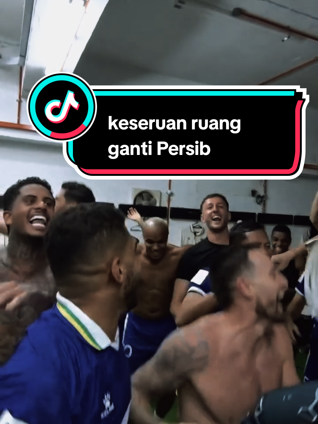 Keseruan ruang ganti persib, Setelah remontada 2-3 atas tuan rumah Selangor fc  #persib #bobotoh #fyppppppppppppppppppppppp #viraltiktok #viral_video 