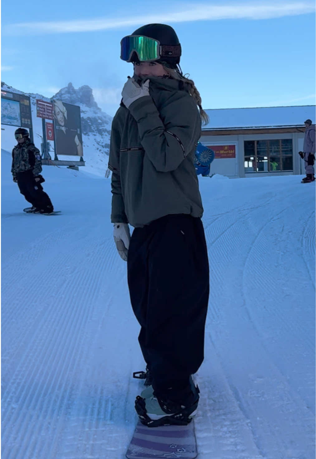 Swiiiiiizzzzerlaaaand #minishred #snowboard #girls 