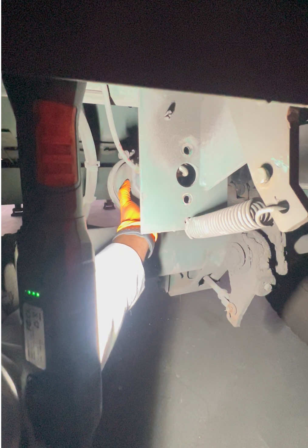 #mechaniclife #trucking #automotive #trailer #worklight 