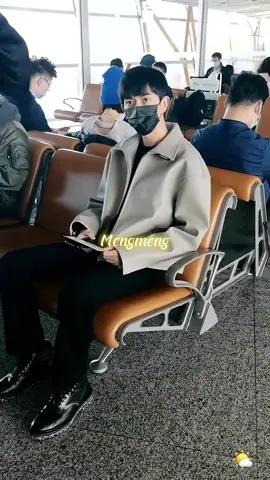 bây giờ phải đi đâu để thấy được hình bóng ấy nữa đây 🤦🏻‍♀️