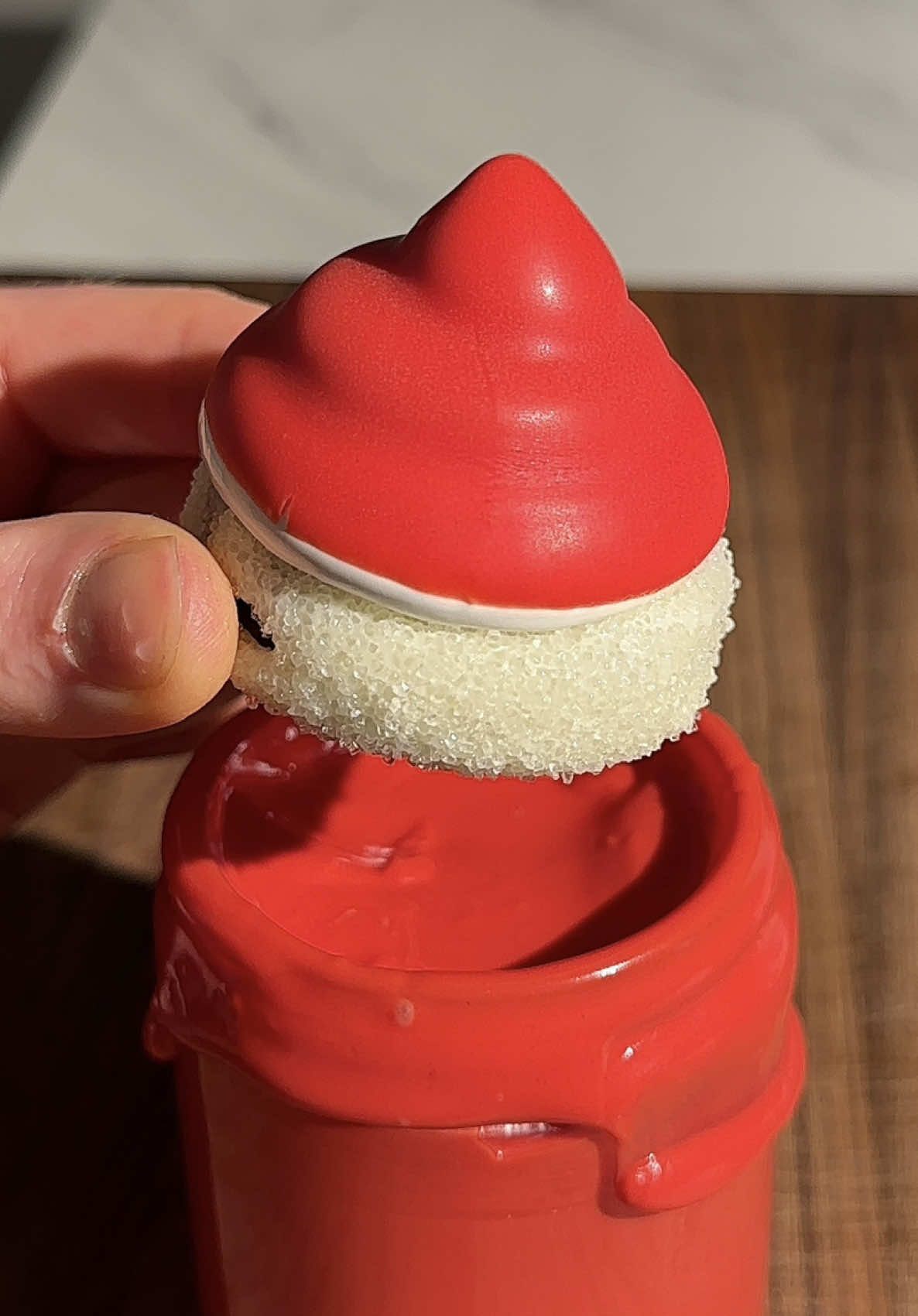 only 48 days until christmas🥹❤️ so obv i had to make a christmas version of my krembo - fluffy marshmallow, explosive chocolate shell, and little sugar pom-poms of course! full recipe here (in bio): https://provecho.co/platform/recipe/KeRYUezukI3pyIsfbbQH . . . #christmas #christmasbaking #chocolatecookies #marshmallow #holidaybaking 