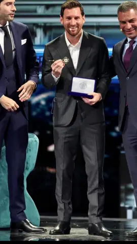 #greenscreen Lionel Messi awarded the MIAMI KEY during the American Business Forum #messi #miamikey 