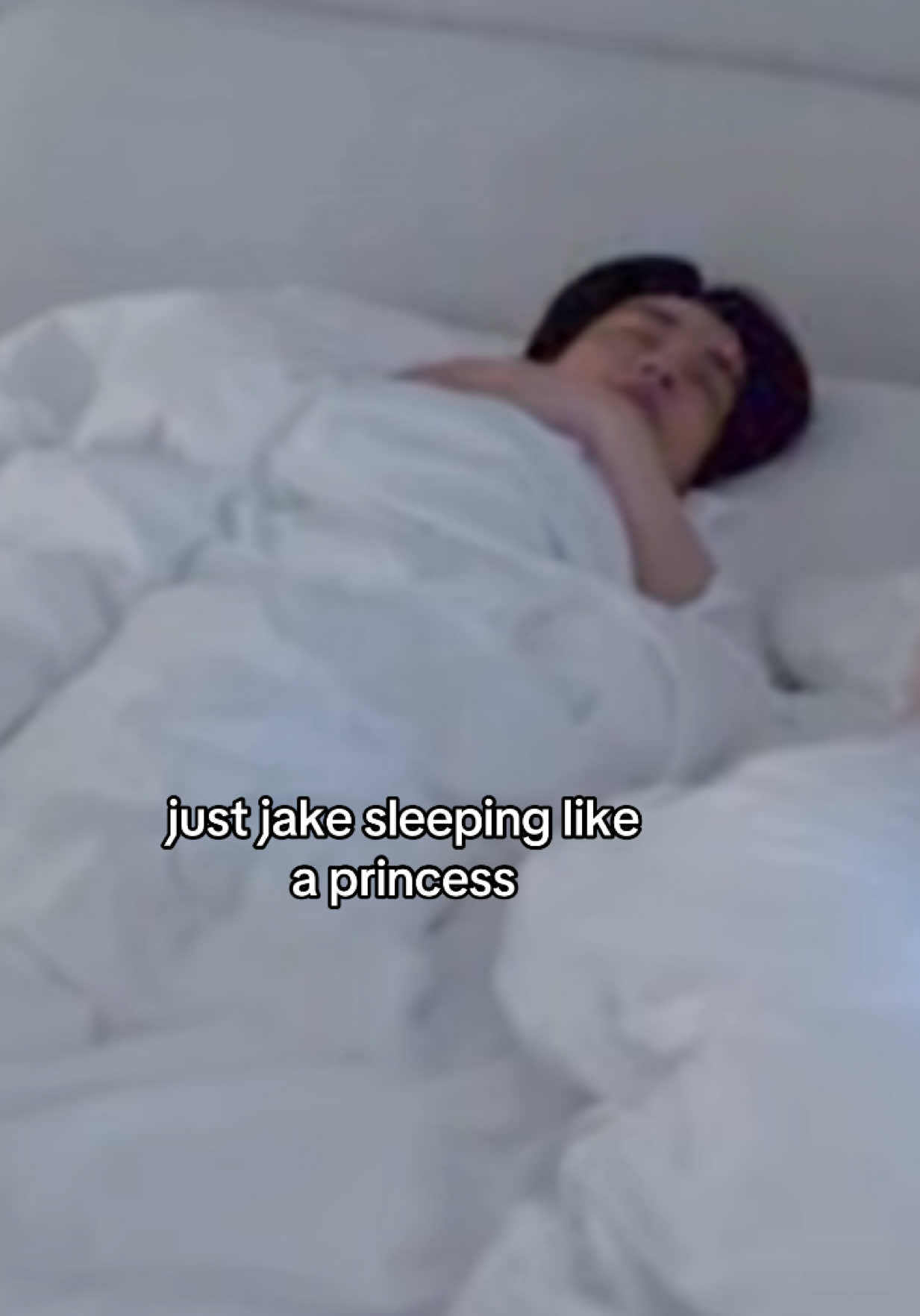 I could never have a camera flim me right when I wake up 💀 #jake #enhypen #bias #simjaeyun 