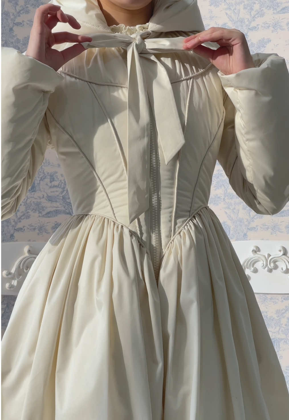 👑 Be a princess even in winter! Let this long bow-tie down coat become your princess cape! 🪞Black&White Warrior Down Coat (White&Black) #lacemade #downcoat #winteroutfits #wintercoat #longcoat  