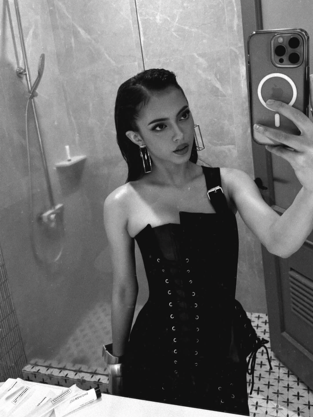 #raisamarie #raisa #raisaedit #twixtor #velocity #fyp #viral #edit #editing #niputuraisamarieerawittig #editor #foryoupage #failedit #xyzabc #agz #yslbeauty #ccazalista @raisa_marie