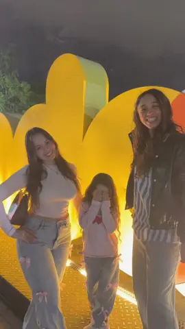 One with the girls in Mendoza 🇦🇷  @zahi 💕#argentina #girls #fyp #paratiiiiiiiiiiiiiiiiiiiiiiiiiiiiiii #trend 