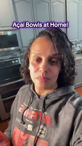 Why spend $15 out and have to pay for extra toppings when you can make it home and put all you want on it for a fraction of the cost? I’m trying to teach these kids the value of a dollar 😭 #acaibowl #acai #savemoney #doityourself 