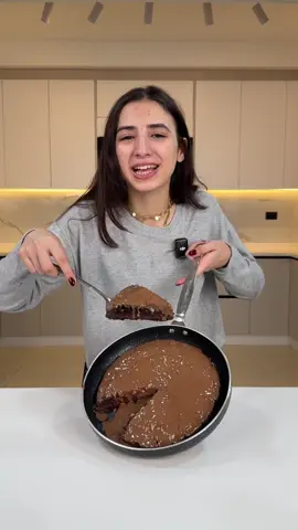 أطيب كيكة بالمقلاة #الشيف_رنيم_الزبيدي #chef_raneem #الشيف_رنيم 