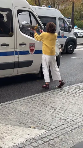 Quand tu commences à marabouter les CRS  #paris #manifestation #spirituality #macrondemission #fyp #annick 