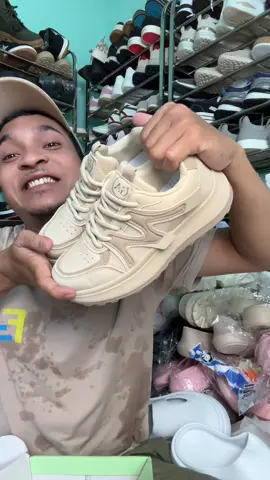 Sepatu Sneakers Wanita Kekinian Mewah Elegan #sepatuwanita #sneakerswanita #sepatukasual #promoguncang1111 